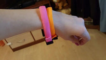 Load image into Gallery viewer, Night Safety Flashing Glow In The Dark Dog Collar

